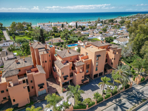 Beautiful duplex penthouse in Benamara – Atalaya, Estepona