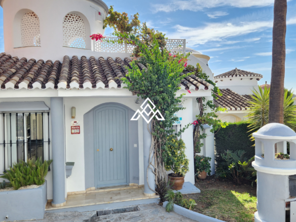 Charming Andalusian-Style Townhouse with Sea Views in Mijas Costa This beau