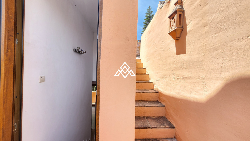 Spacious 4-Story Townhouse with Sea Views in Riviera del Sol, Mijas