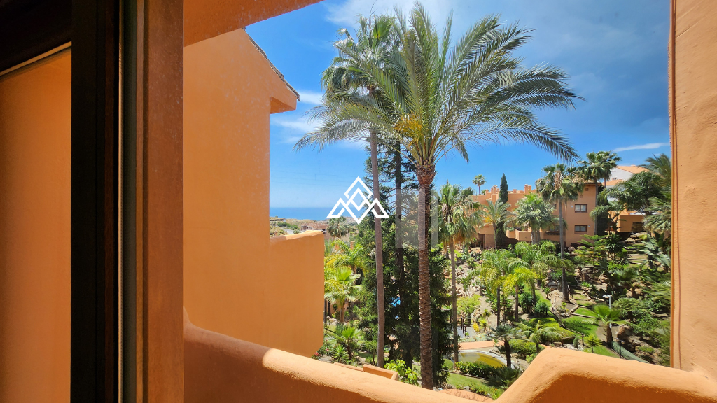 Spacious 4-Story Townhouse with Sea Views in Riviera del Sol, Mijas