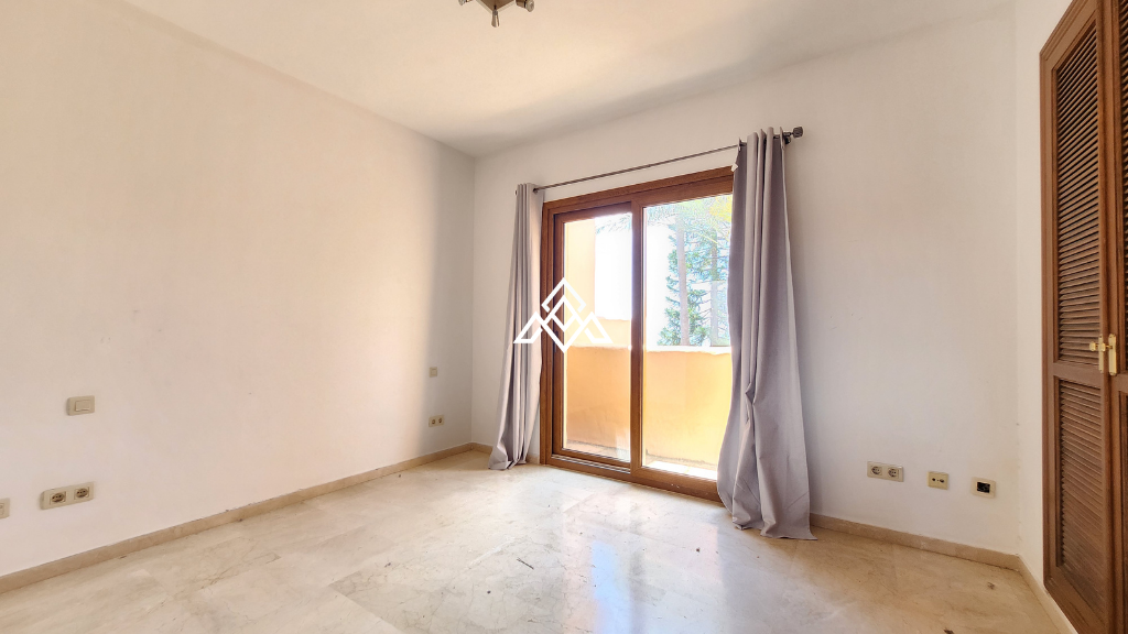 Spacious 4-Story Townhouse with Sea Views in Riviera del Sol, Mijas
