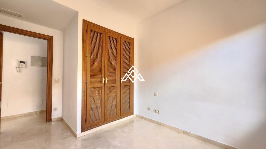 Spacious 4-Story Townhouse with Sea Views in Riviera del Sol, Mijas