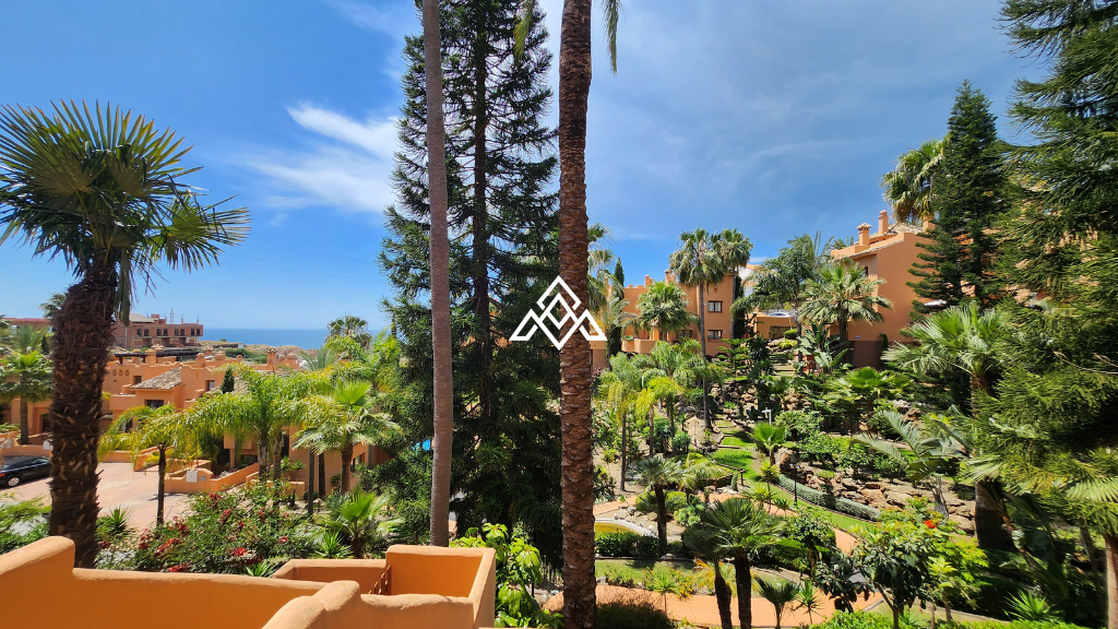 Spacious 4-Story Townhouse with Sea Views in Riviera del Sol, Mijas