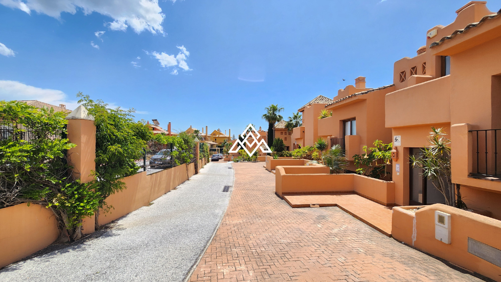 Spacious 4-Story Townhouse with Sea Views in Riviera del Sol, Mijas