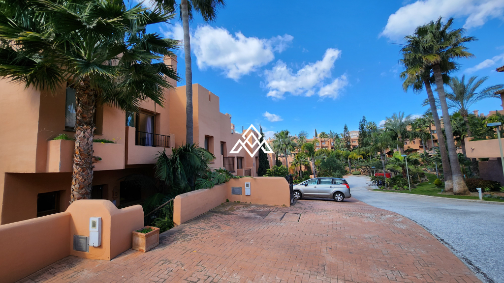 Spacious 4-Story Townhouse with Sea Views in Riviera del Sol, Mijas