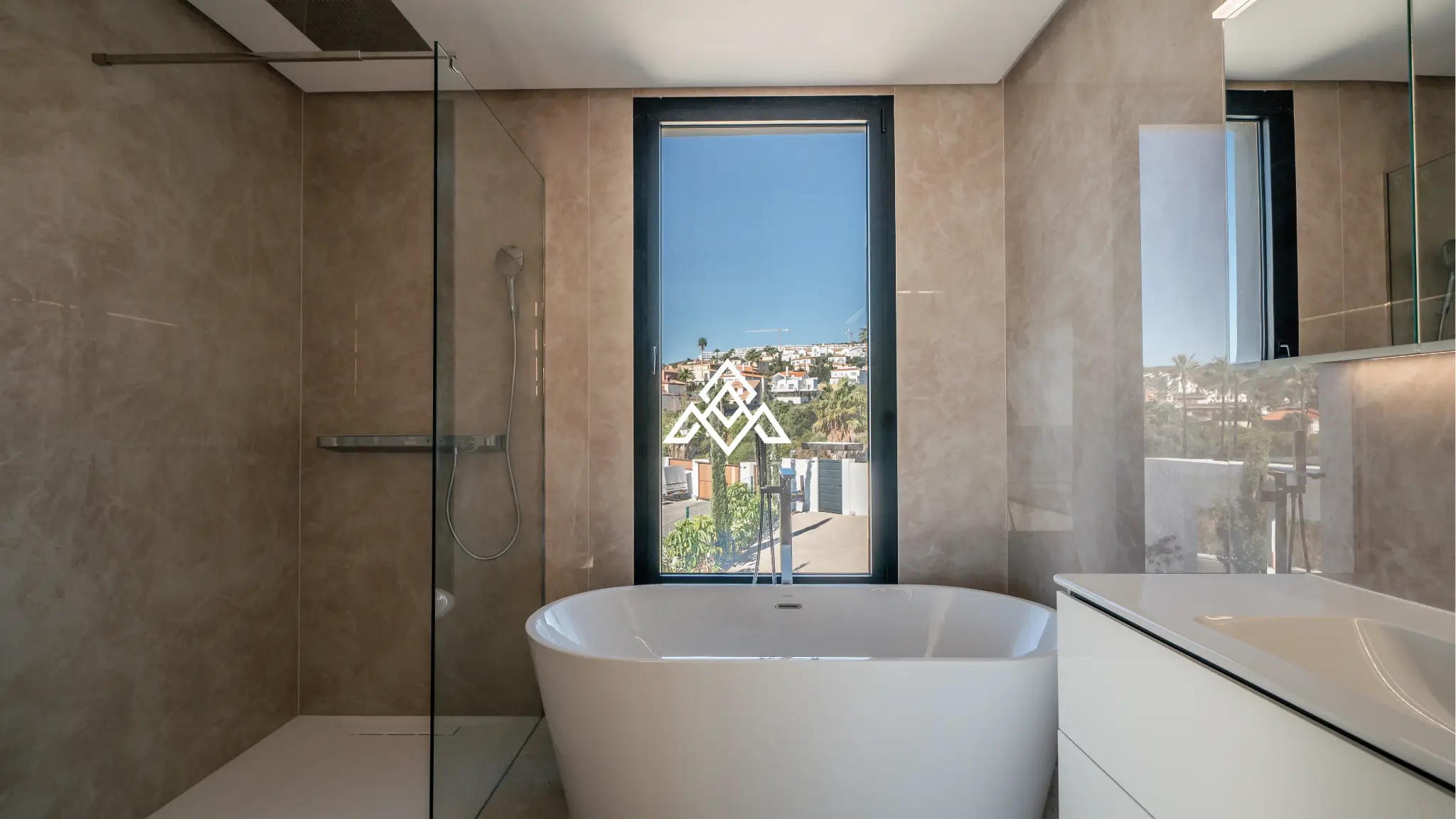 La Alcaidesa Villa with panoramic sea views, two private pools and luxury architecture