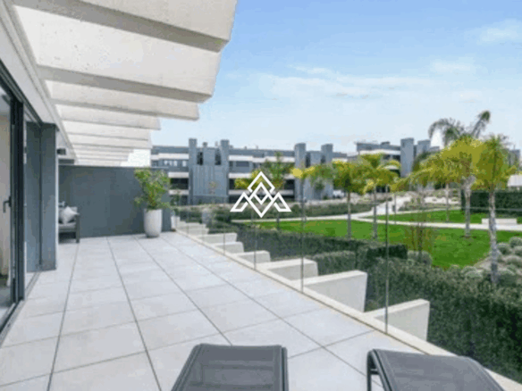 Ground-Floor Luxury Apartment