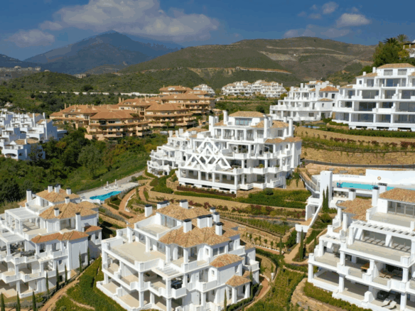 Stunning 7-bedroom apartment with huge terrace in Nine Lions, Nueva Andalucía