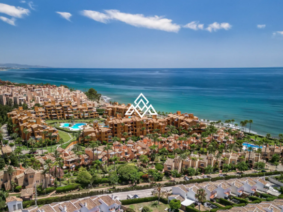 Townhouse in Alcazaba Beach
