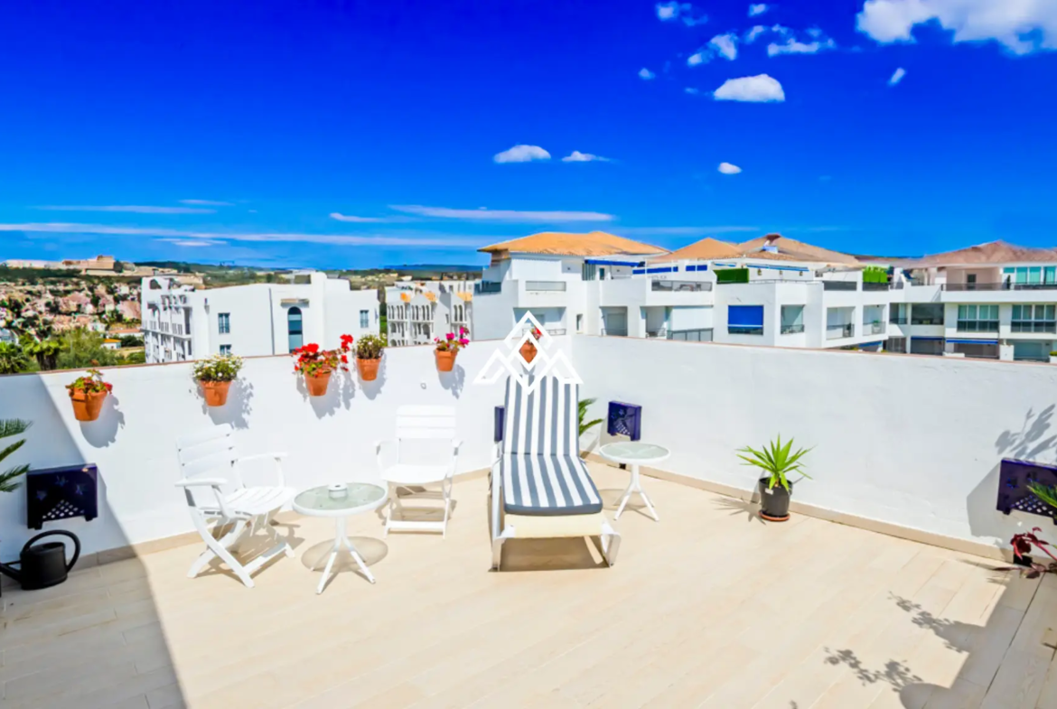 Penthouse Puerto Banus – Sun-Filled Terrace and Open Views