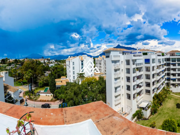 Penthouse Puerto Banus – Sun-Filled Terrace and Open Views