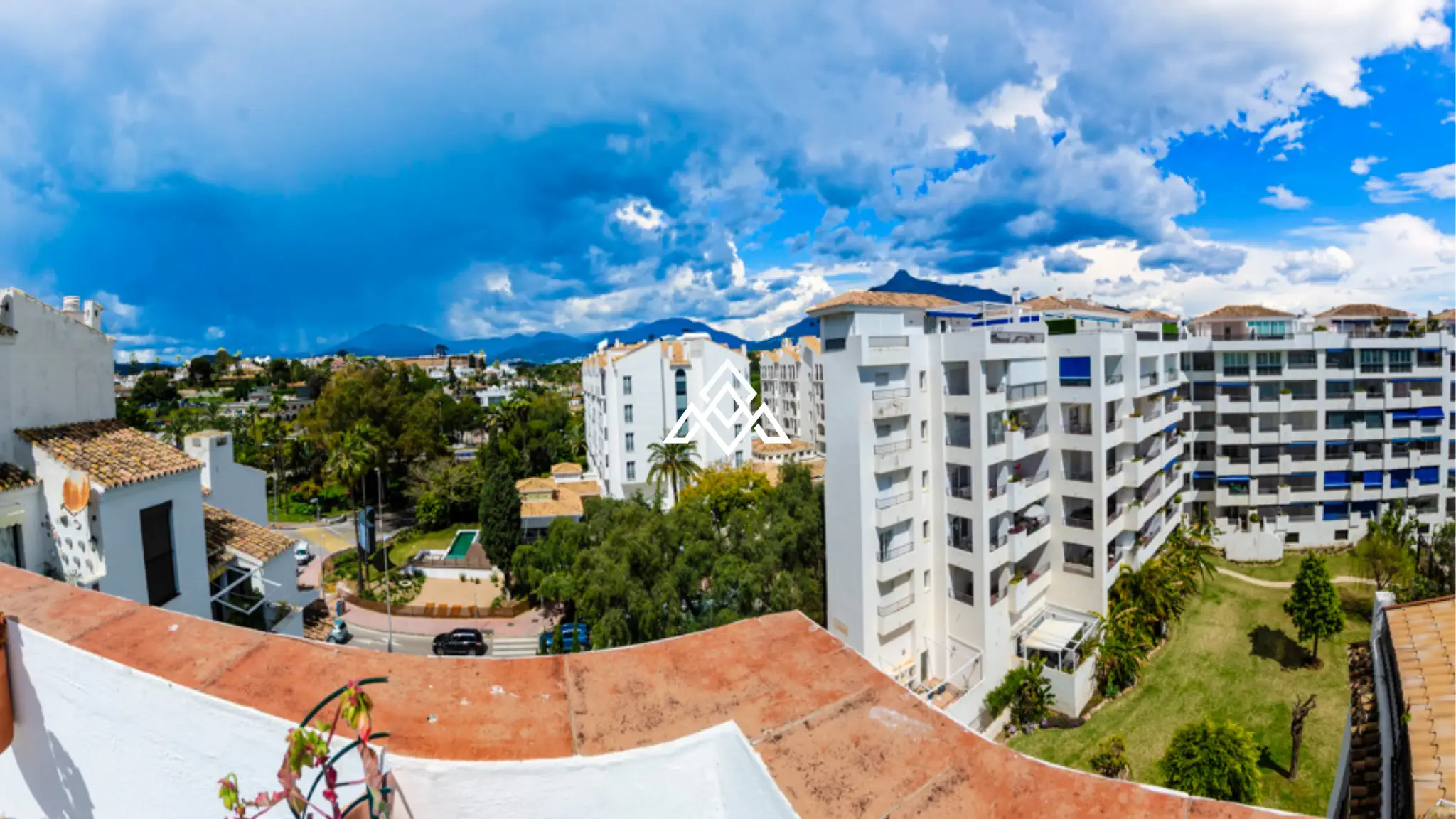 Penthouse Puerto Banus – Sun-Filled Terrace and Open Views