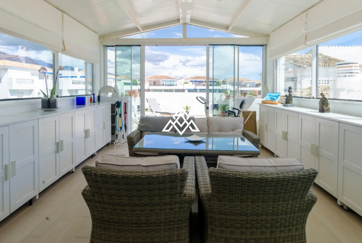 Penthouse Puerto Banus – Sun-Filled Terrace and Open Views