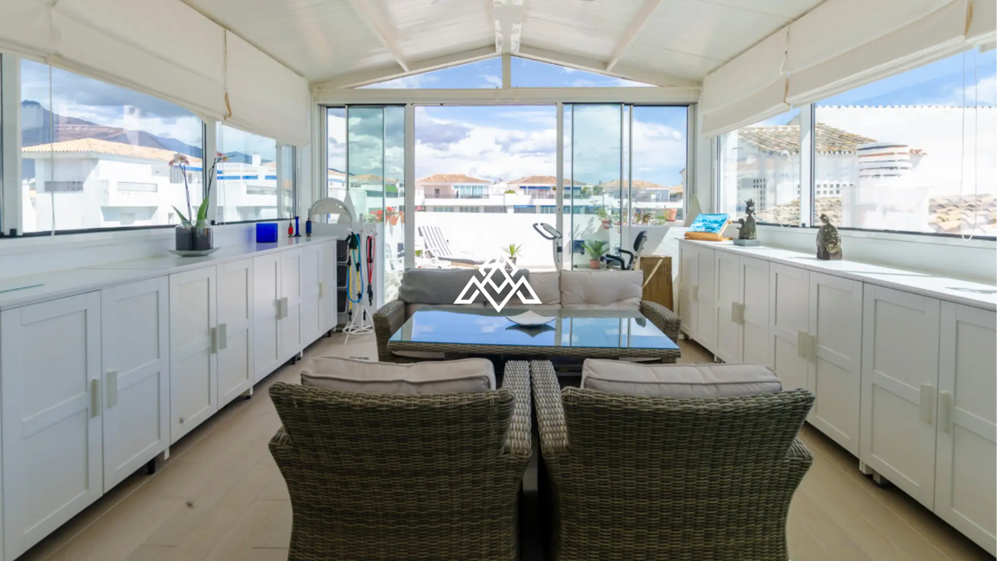 Penthouse Puerto Banus – Sun-Filled Terrace and Open Views
