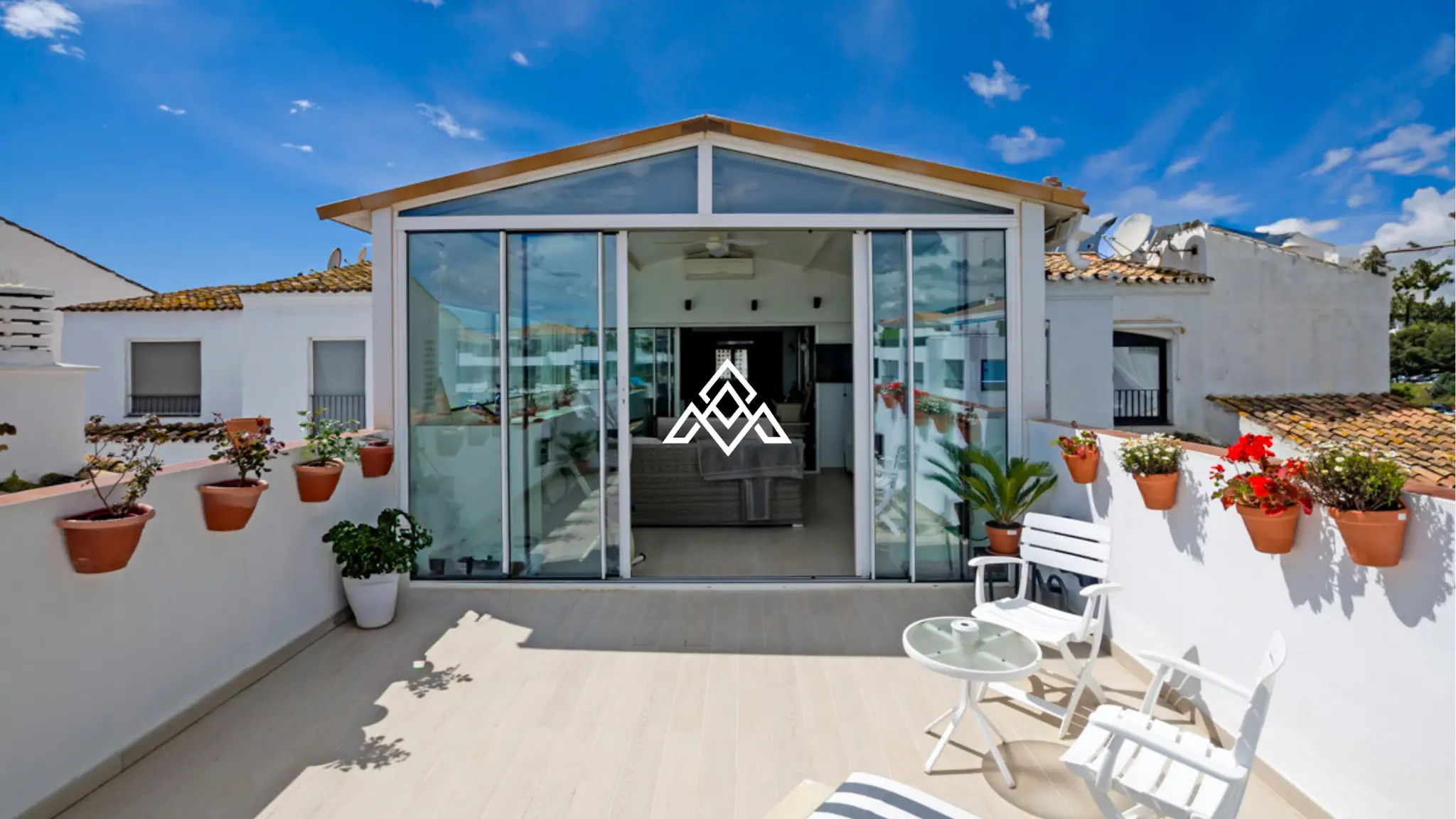 Penthouse Puerto Banus – Sun-Filled Terrace and Open Views