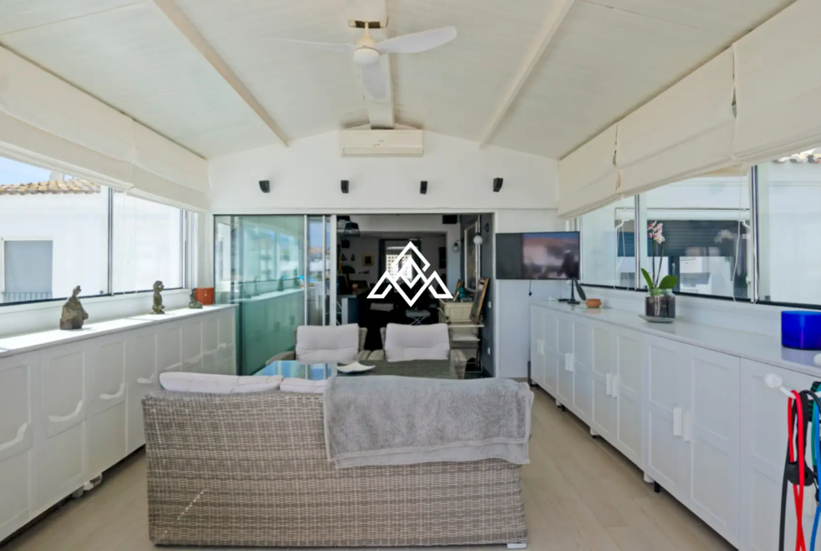 Penthouse Puerto Banus – Sun-Filled Terrace and Open Views