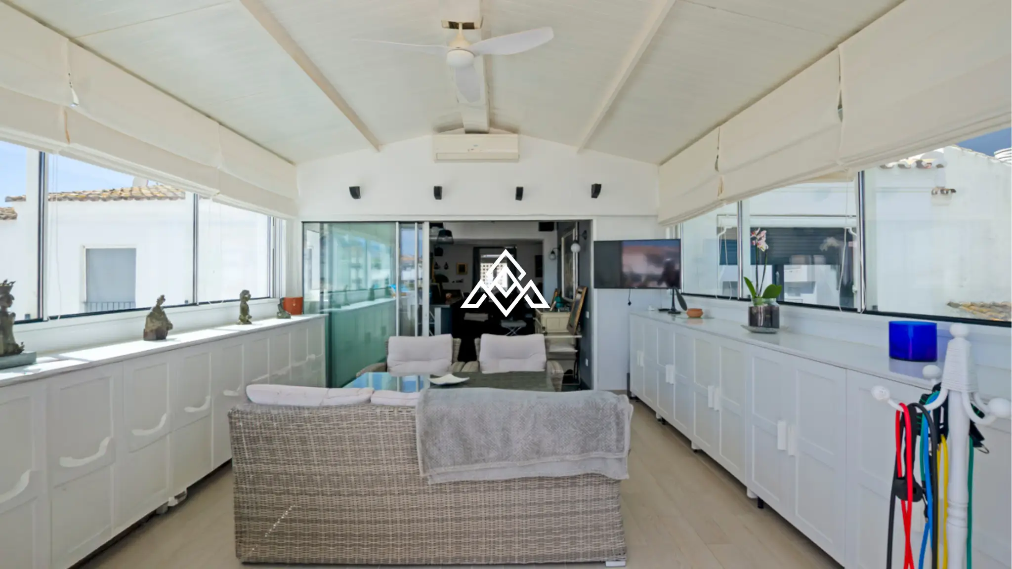 Penthouse Puerto Banus – Sun-Filled Terrace and Open Views