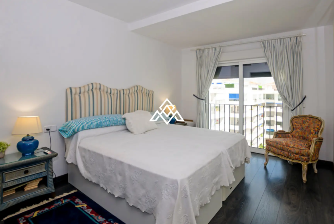 Penthouse Puerto Banus – Sun-Filled Terrace and Open Views