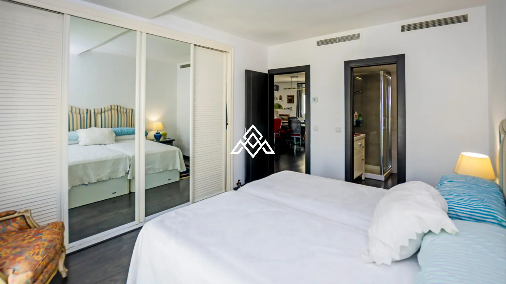 Penthouse Puerto Banus – Sun-Filled Terrace and Open Views