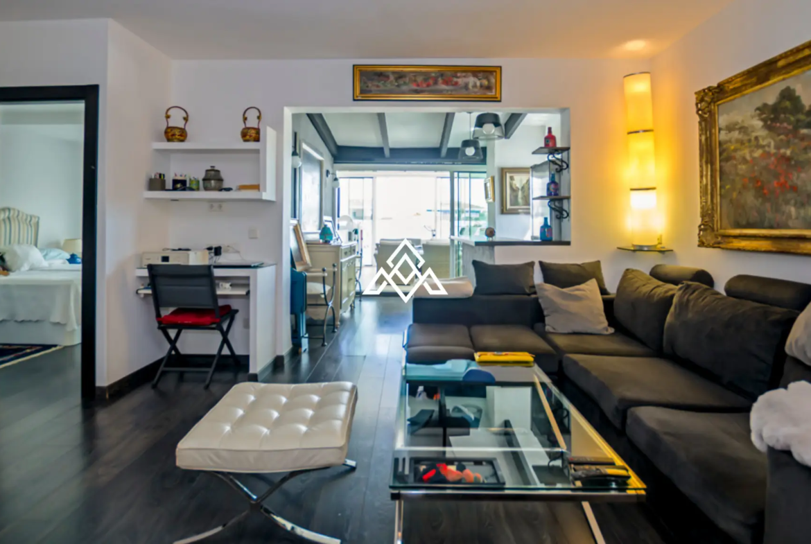 Penthouse Puerto Banus – Sun-Filled Terrace and Open Views