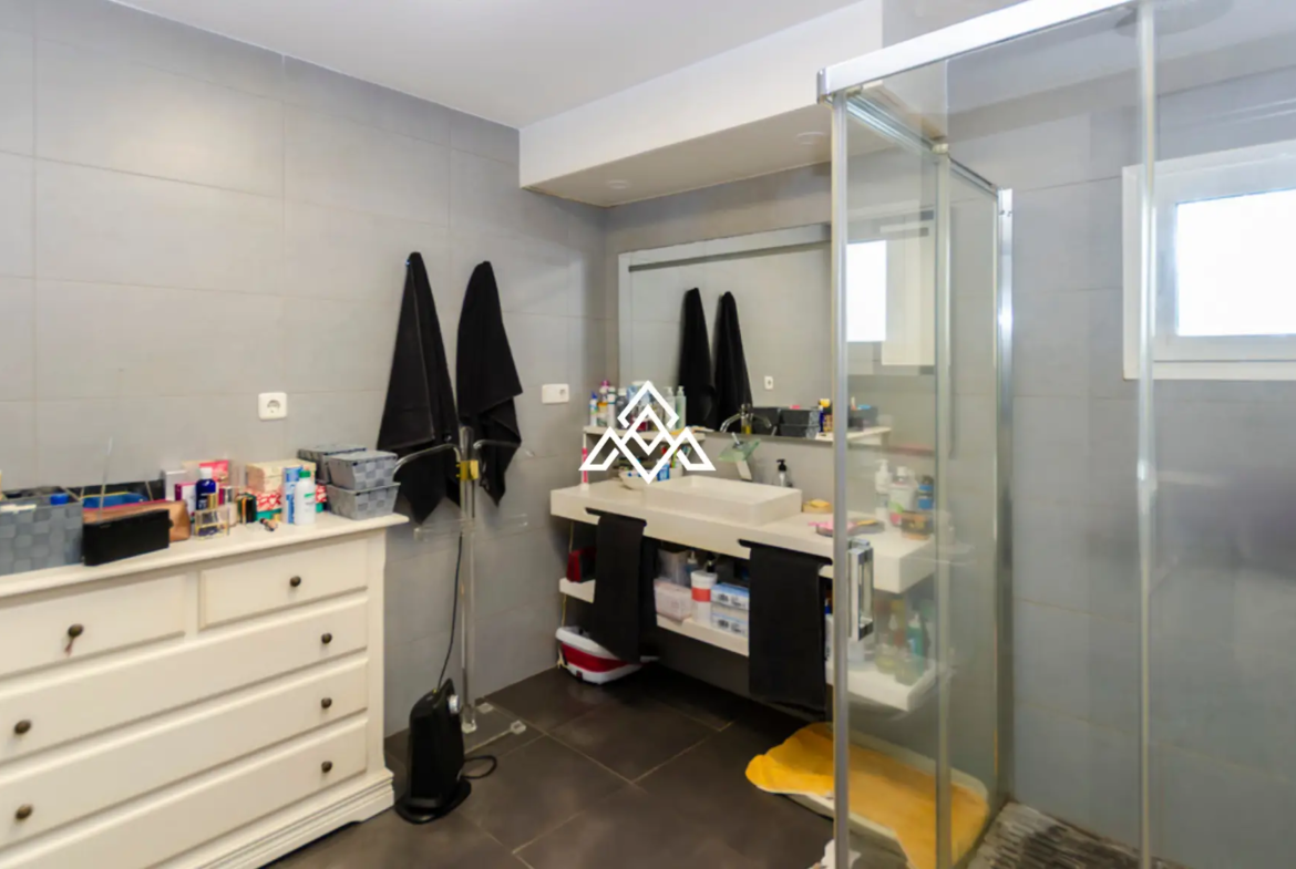 Penthouse Puerto Banus – Sun-Filled Terrace and Open Views