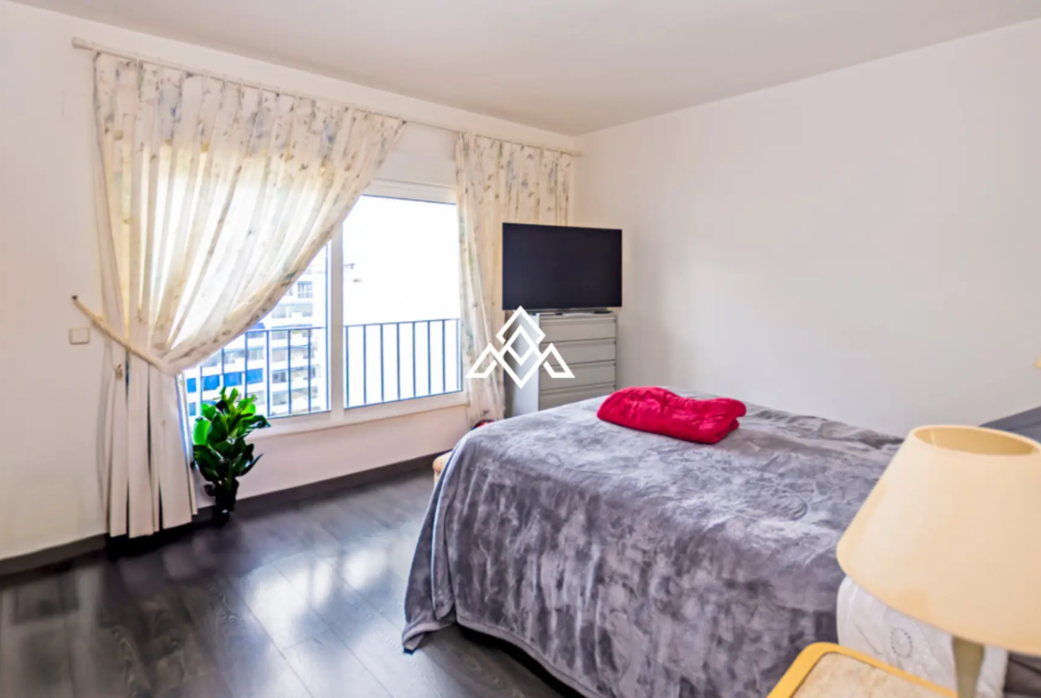 Penthouse Puerto Banus – Sun-Filled Terrace and Open Views