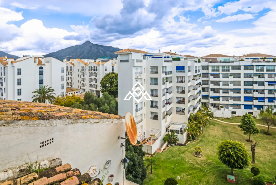 Penthouse Puerto Banus – Sun-Filled Terrace and Open Views