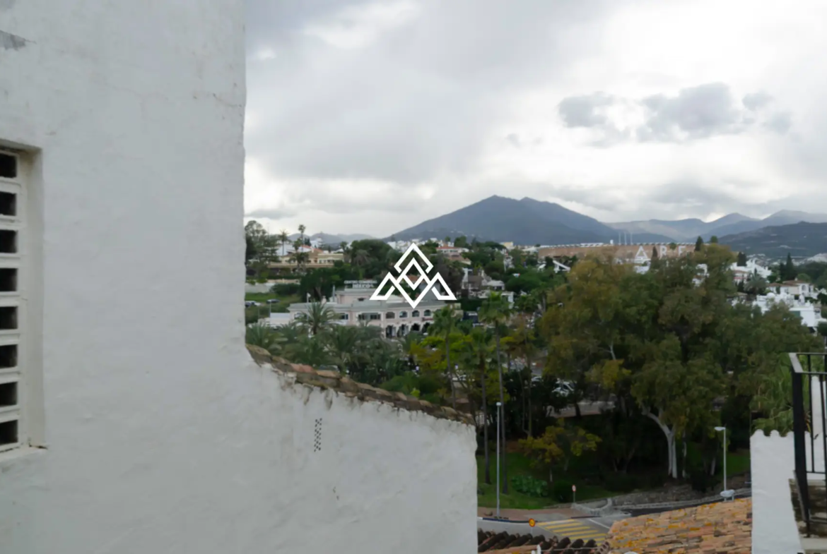 Penthouse Puerto Banus – Sun-Filled Terrace and Open Views