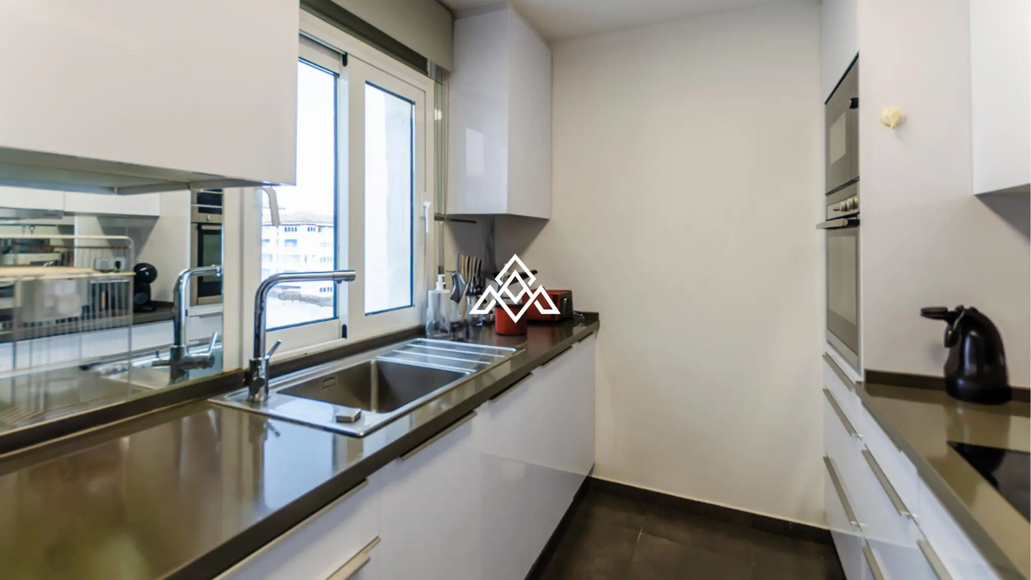 Penthouse Puerto Banus – Sun-Filled Terrace and Open Views