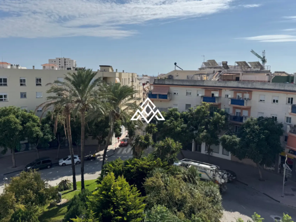Penthouse Estepona – Terrace and Solarium with City Views