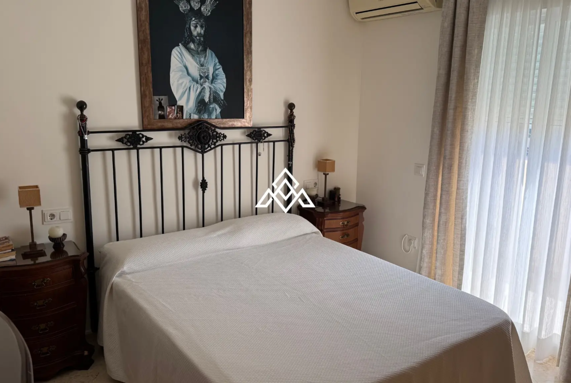 Penthouse Estepona – Terrace and Solarium with City Views