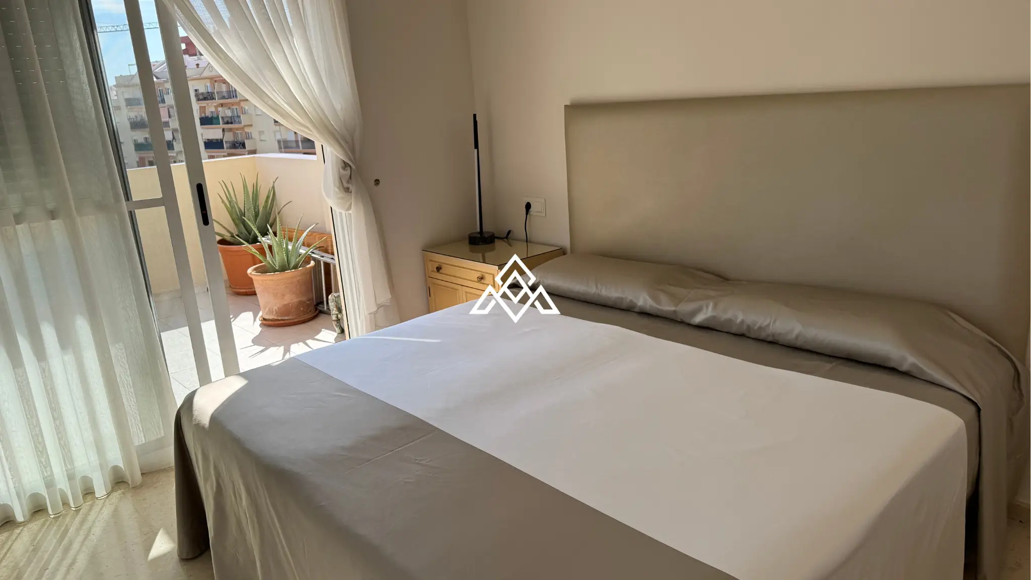 MPO-0586 Penthouse Estepona – Terrace and Solarium with City Views