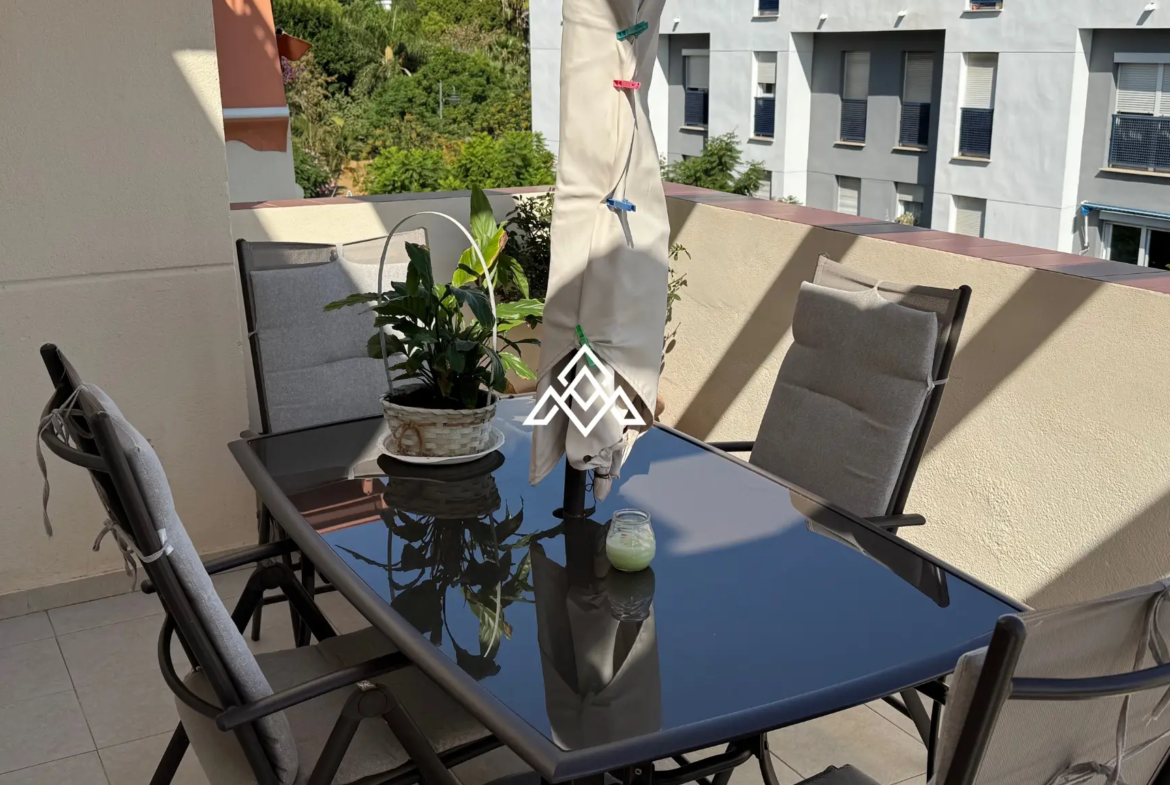 Penthouse Estepona – Terrace and Solarium with City Views