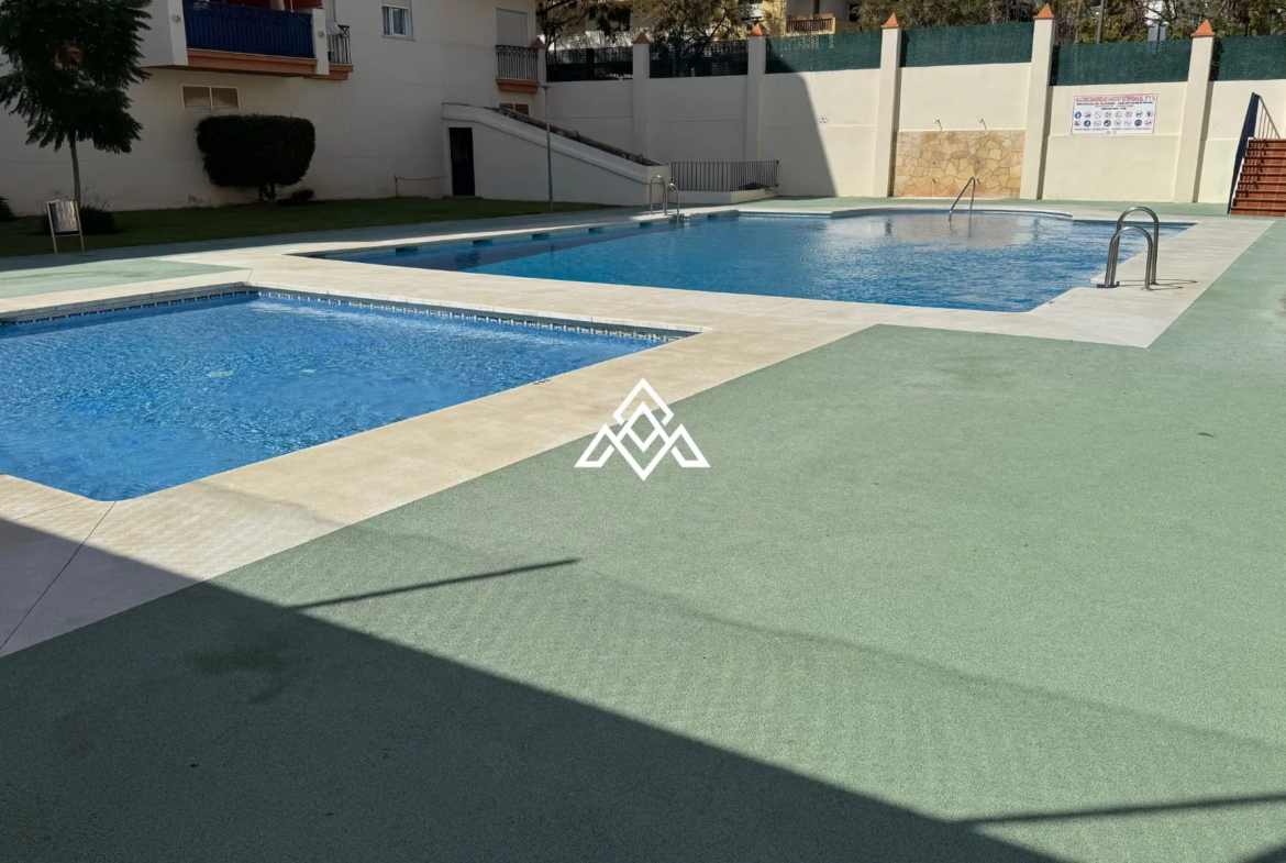 Penthouse Estepona – Terrace and Solarium with City Views