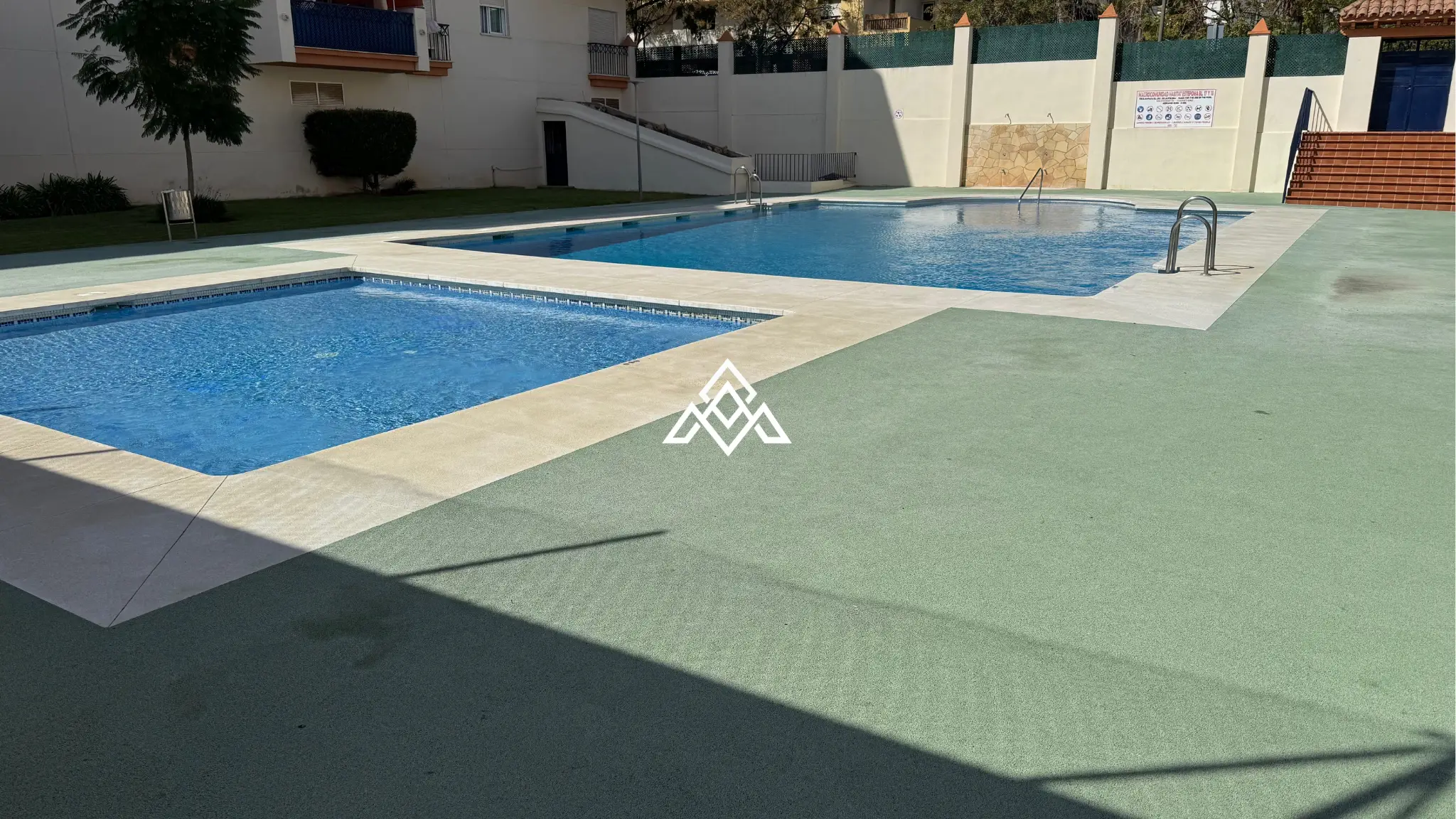 MPO-0586 Penthouse Estepona – Terrace and Solarium with City Views