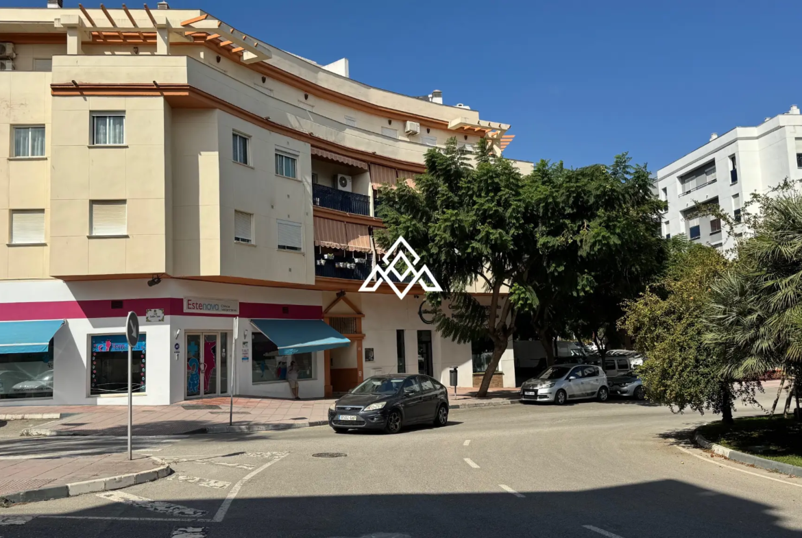 Penthouse Estepona – Terrace and Solarium with City Views