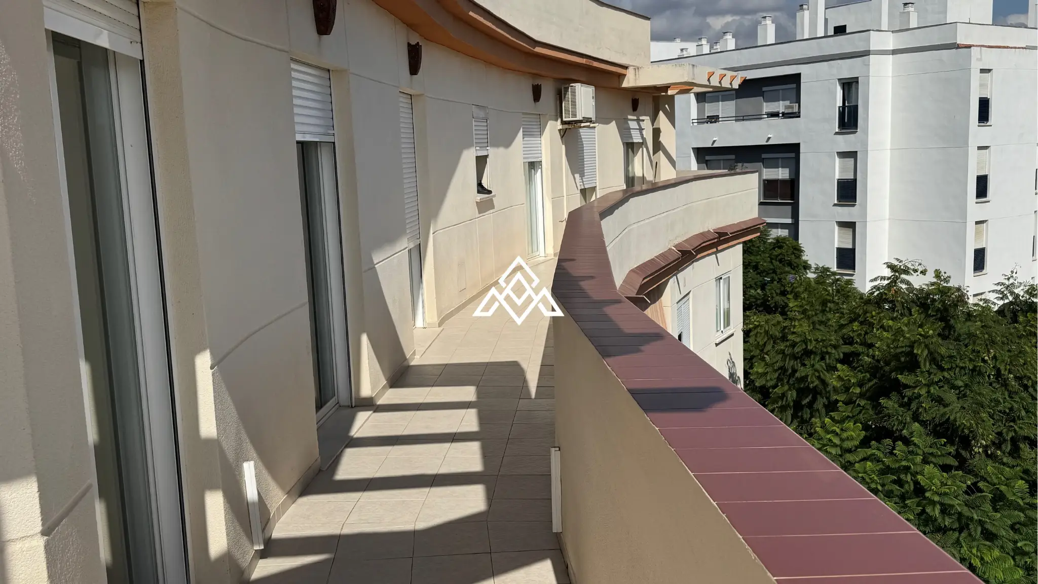 MPO-0586 Penthouse Estepona – Terrace and Solarium with City Views