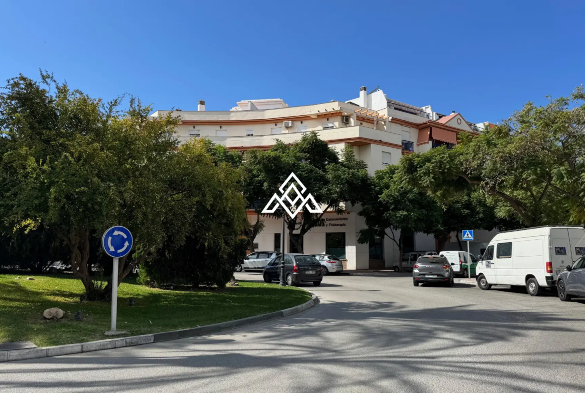 Penthouse Estepona – Terrace and Solarium with City Views