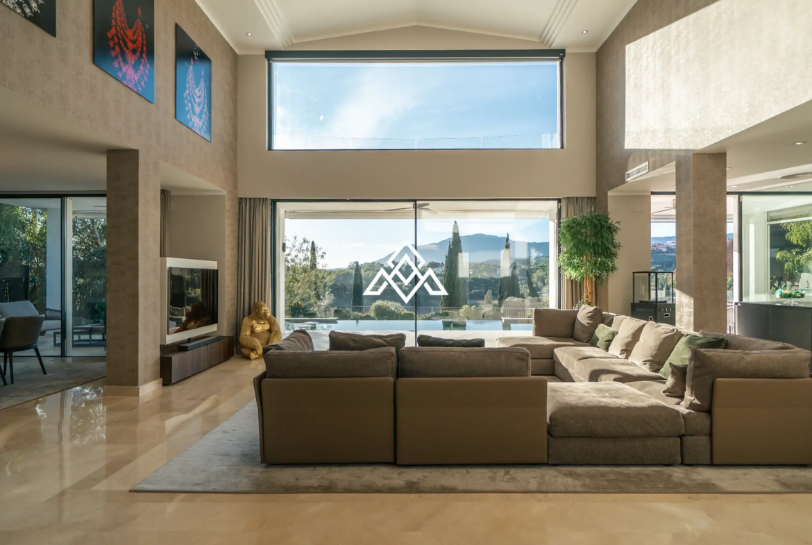 Golf Villa Los Flamingos – Contemporary Frontline Golf Home