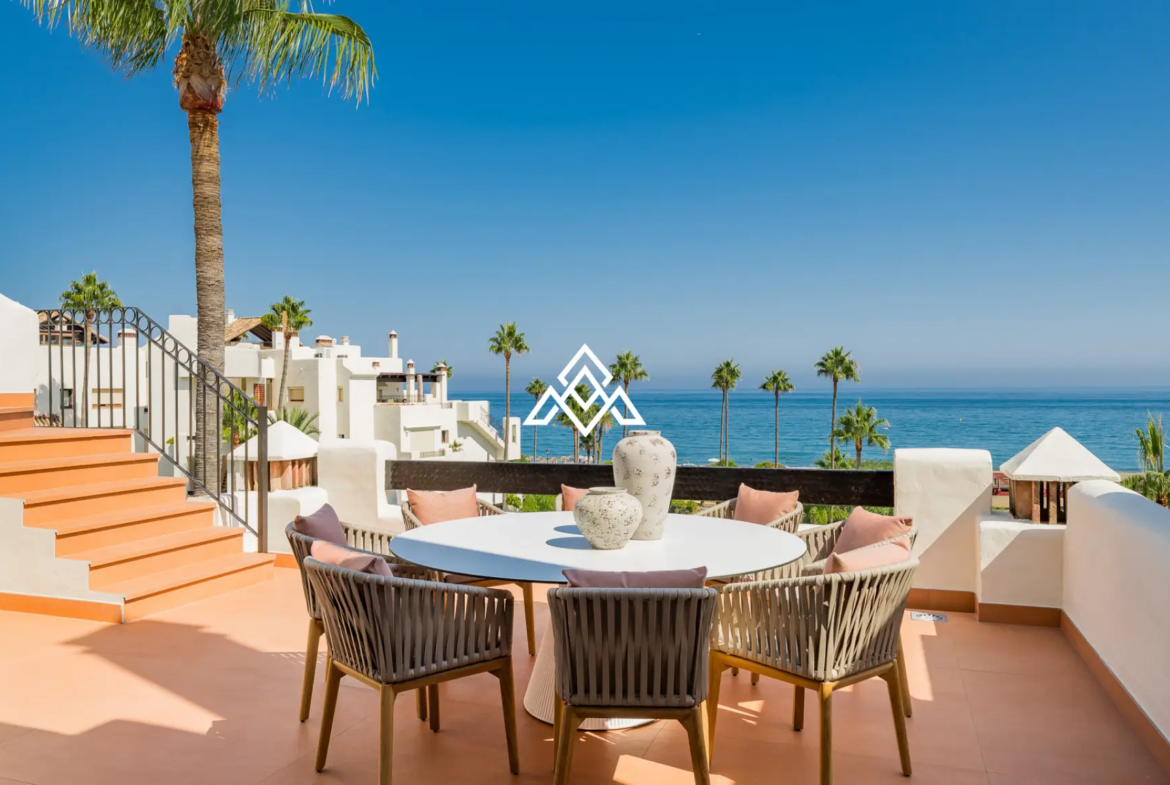 Frontline Beach Apartment Estepona – Large Terrace with Sea Views