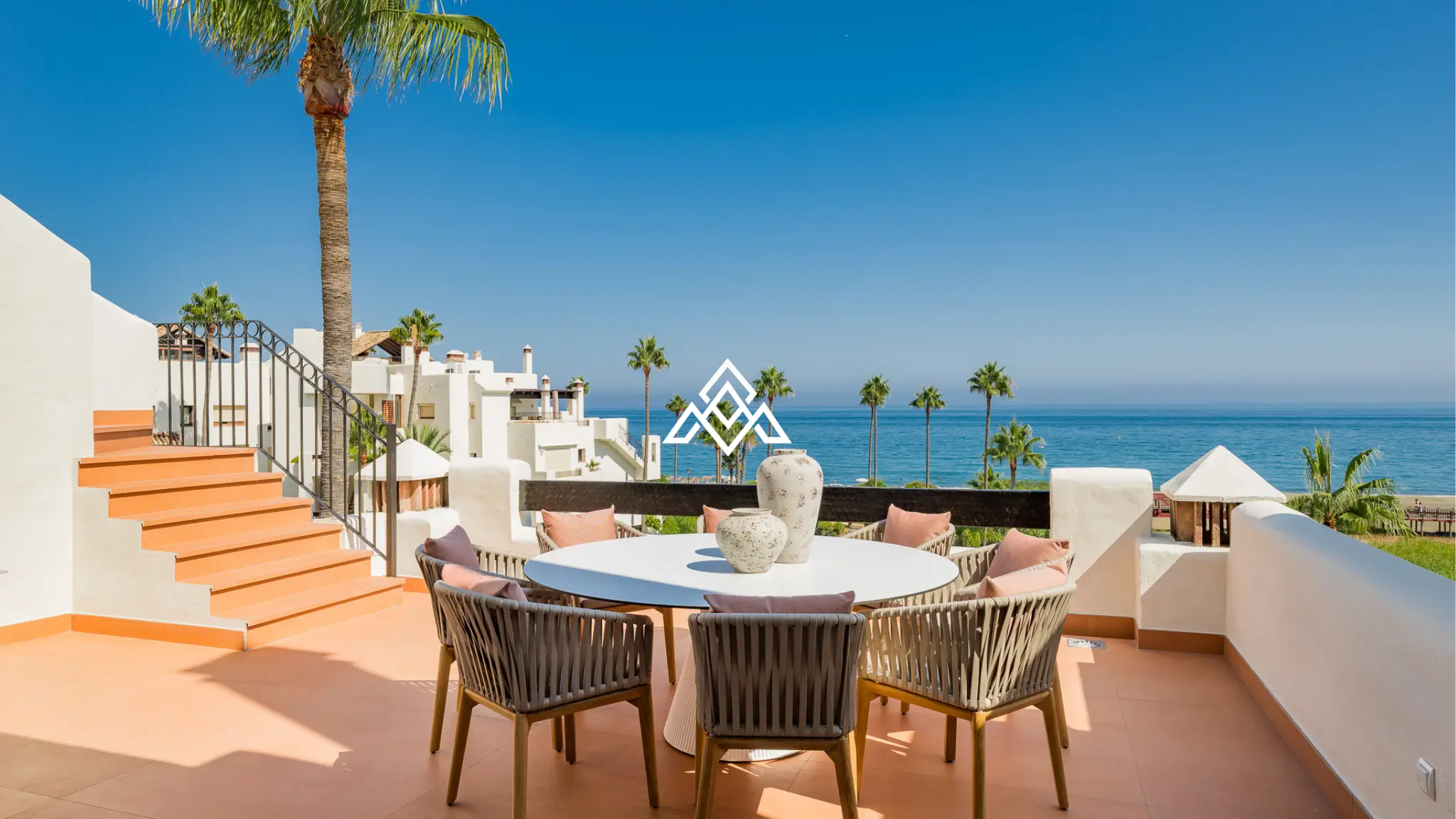 Frontline Beach Apartment Estepona – Large Terrace with Sea Views