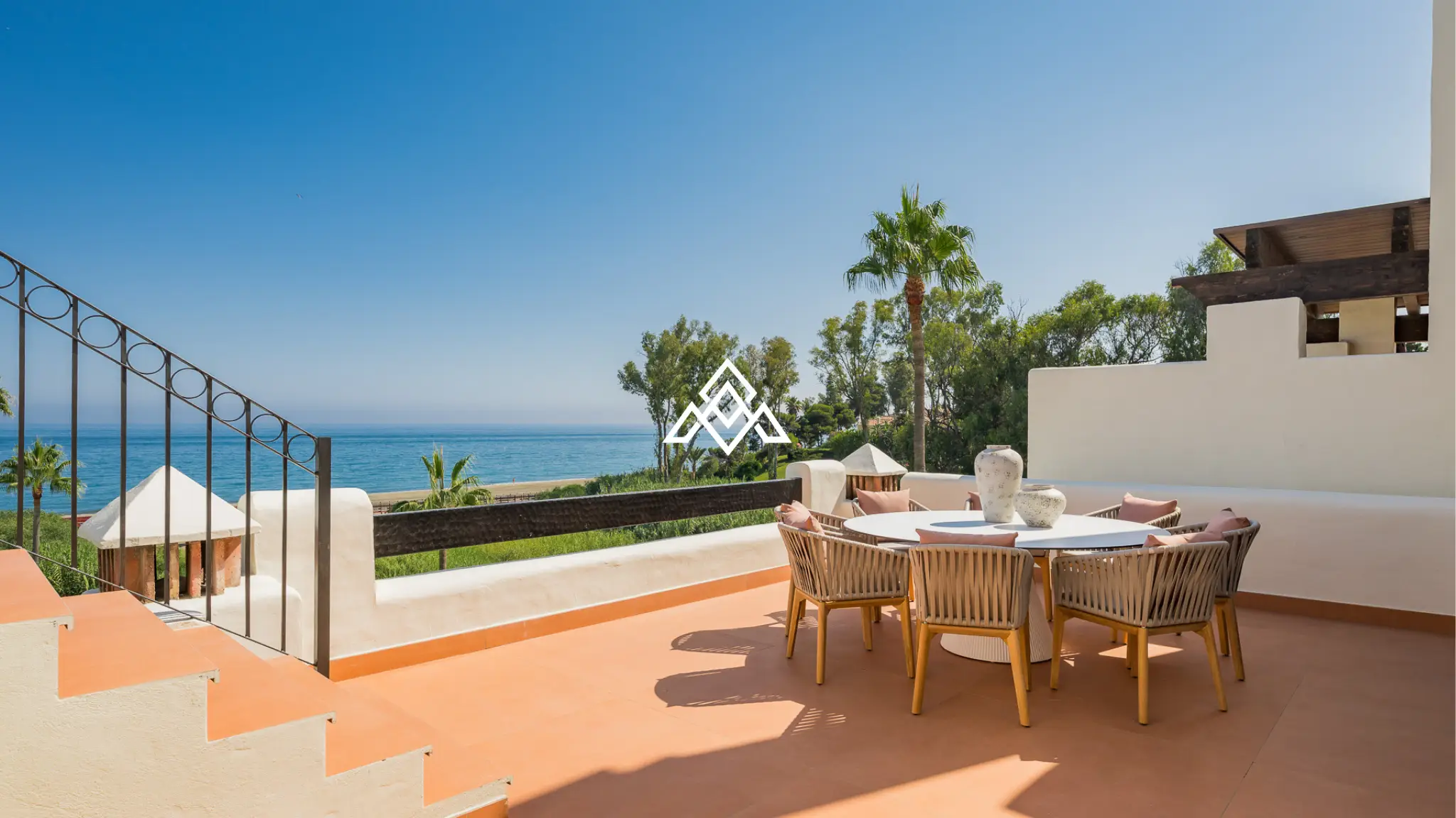 Frontline Beach Apartment Estepona – Large Terrace with Sea Views