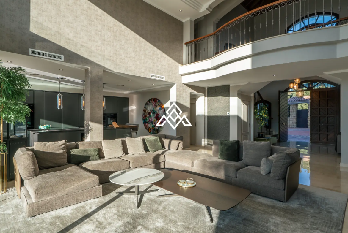 Golf Villa Los Flamingos – Contemporary Frontline Golf Home