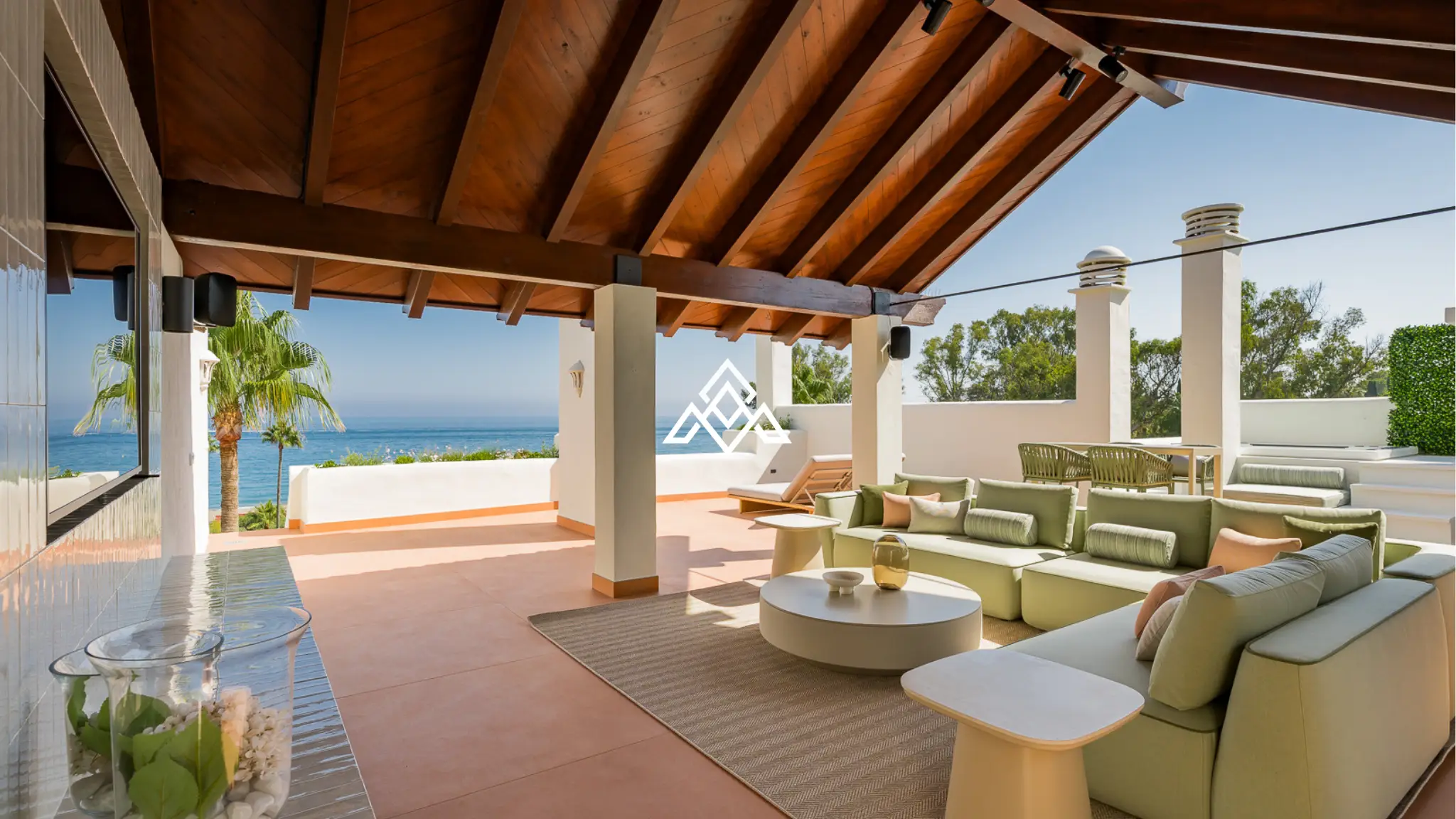 Frontline Beach Apartment Estepona – Large Terrace with Sea Views