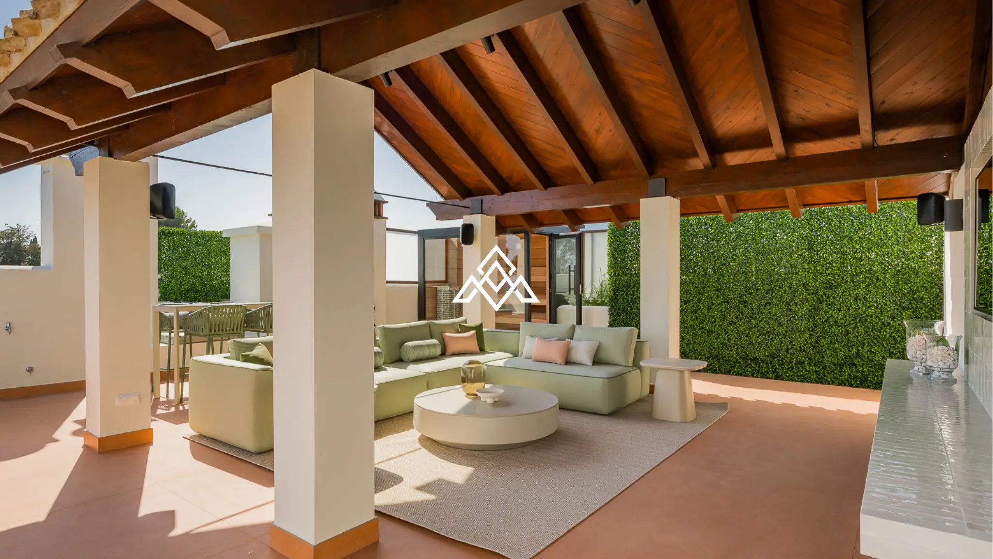 Frontline Beach Apartment Estepona – Large Terrace with Sea Views