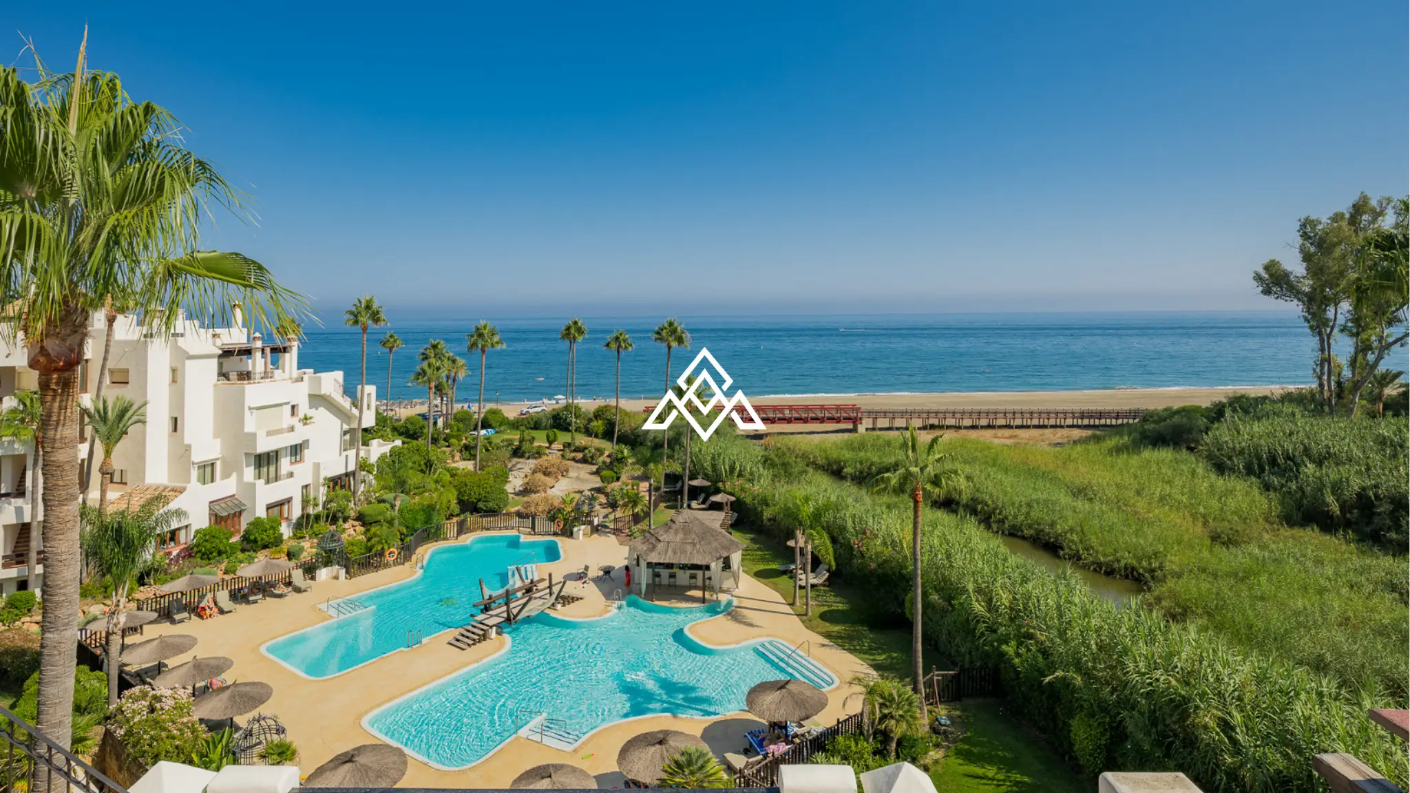 Frontline Beach Apartment Estepona – Large Terrace with Sea Views
