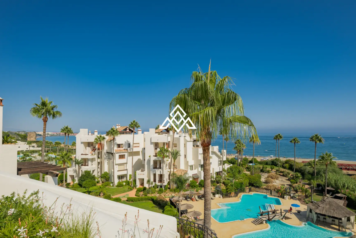 Frontline Beach Apartment Estepona – Large Terrace with Sea Views
