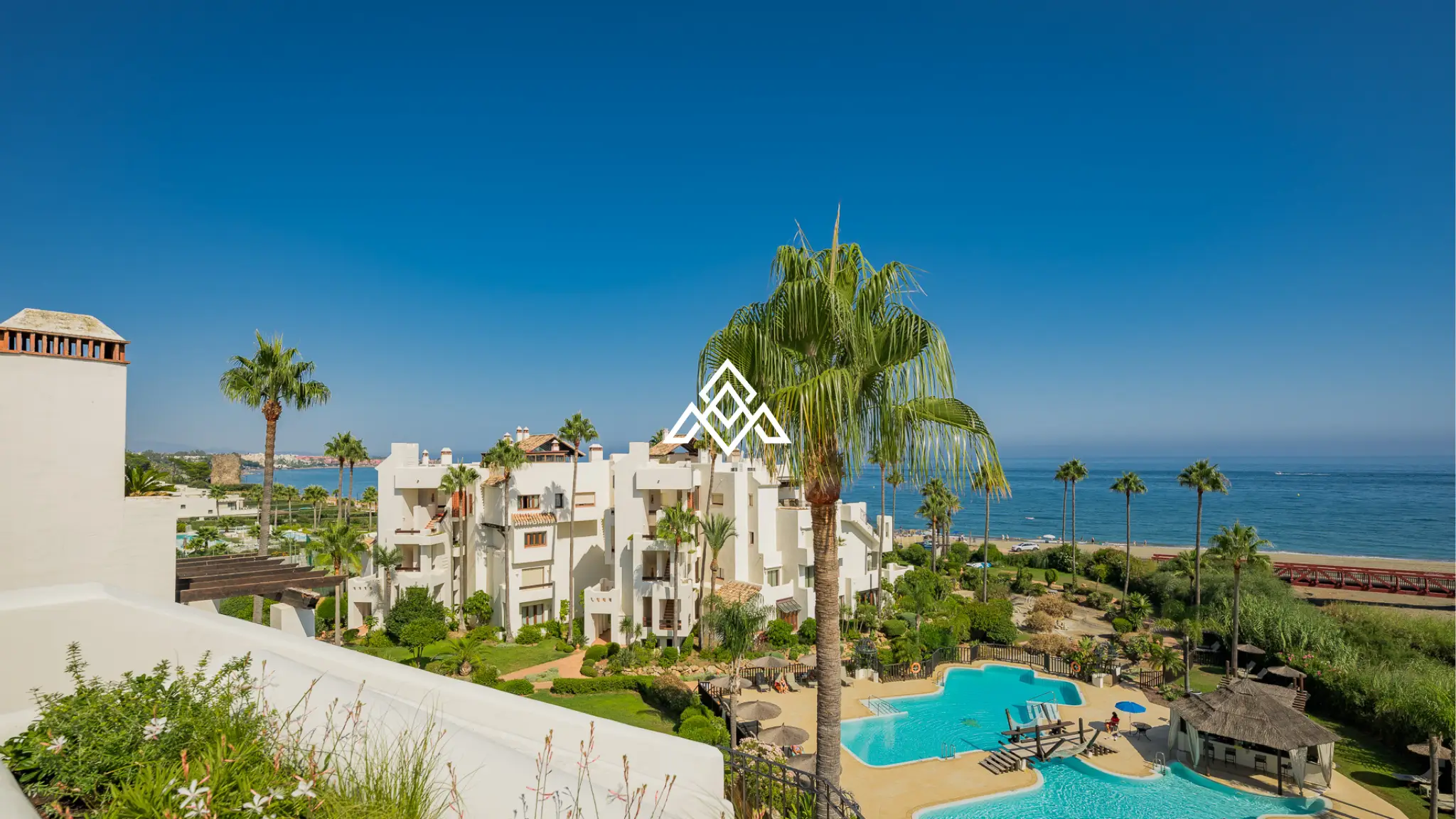 Frontline Beach Apartment Estepona – Large Terrace with Sea Views