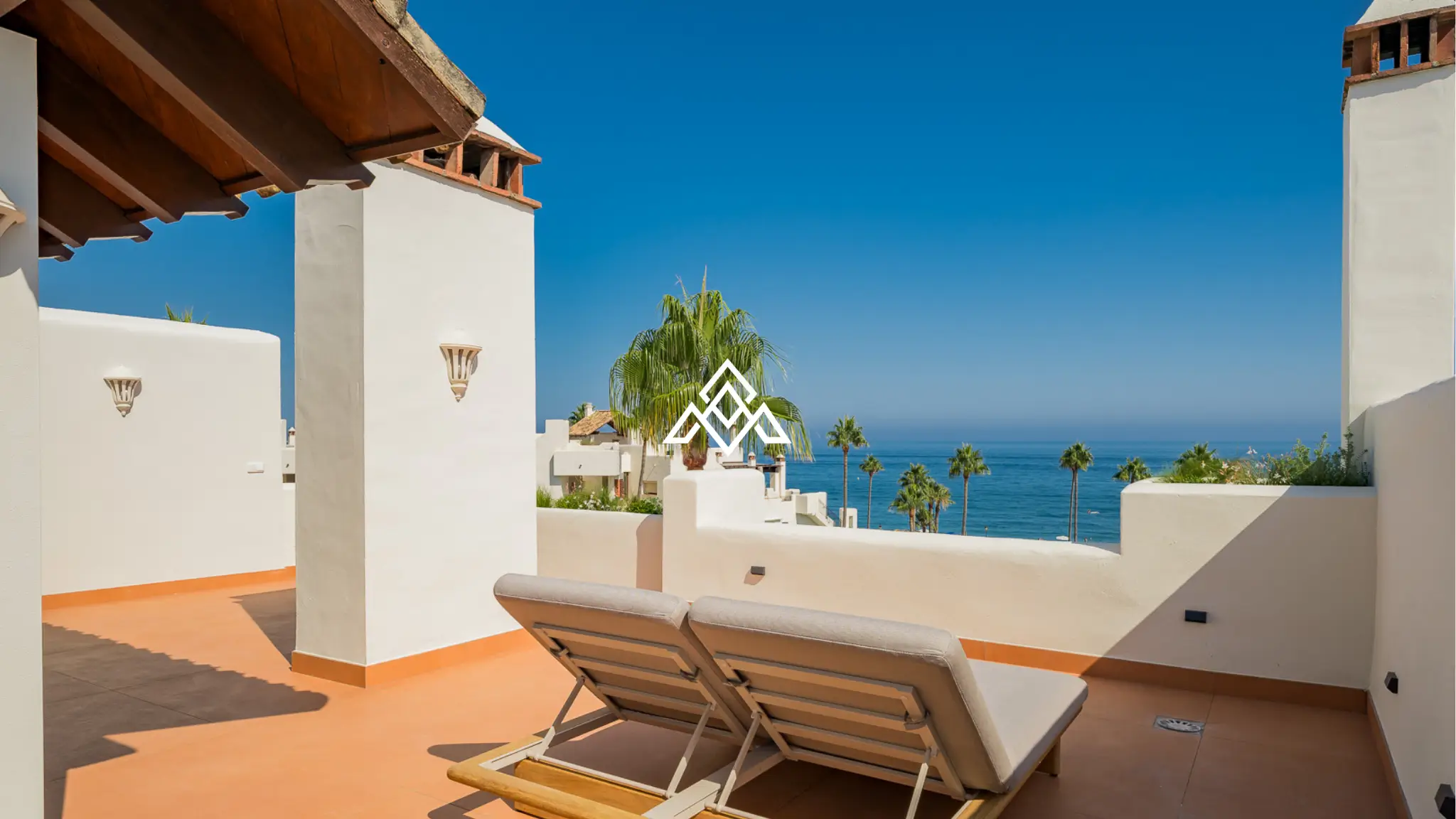 Frontline Beach Apartment Estepona – Large Terrace with Sea Views