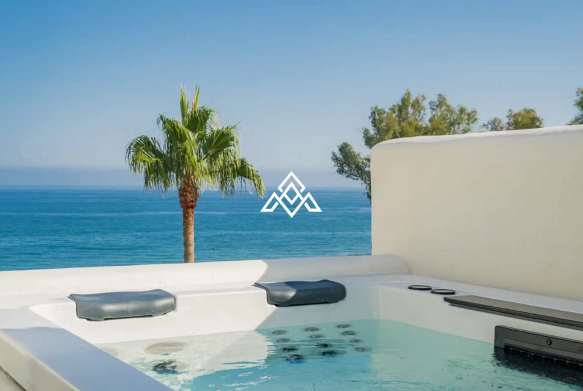 Frontline Beach Apartment Estepona – Large Terrace with Sea Views